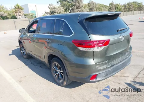 2018 Toyota Highlander Le из США, поврежденный, VIN 5TDZARFH1JS035487